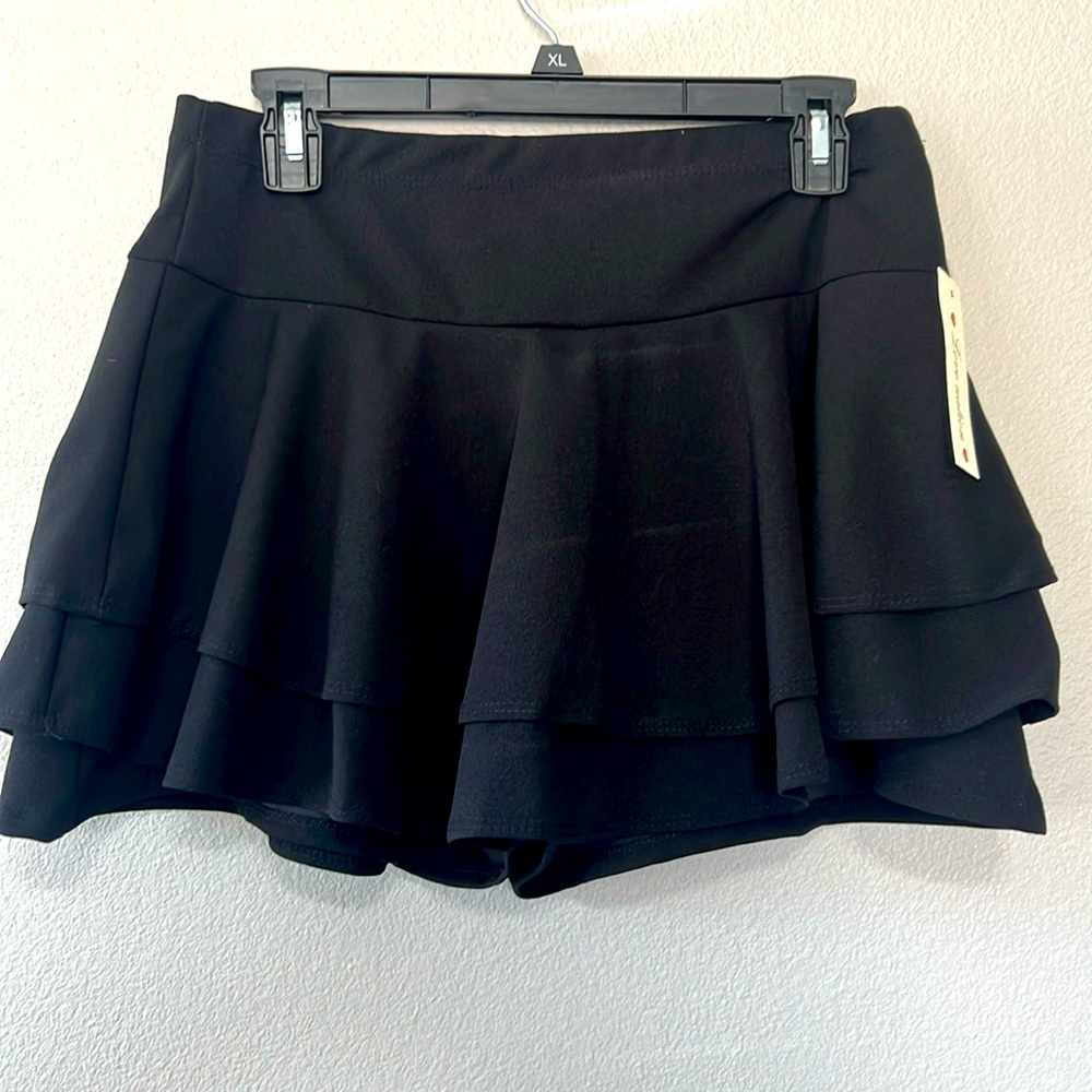Women’s black‎ ruffled/frilly mini skirt